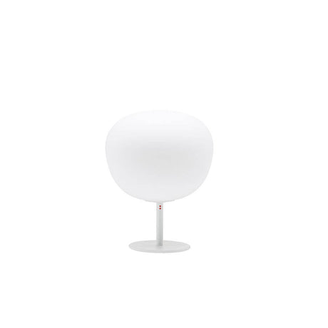 Fabbian Lumi Tischleuchte Mochi Ø 20cm mit Fuß in klassischem Design, ideal für Schlafzimmer oder Wohnzimmer.