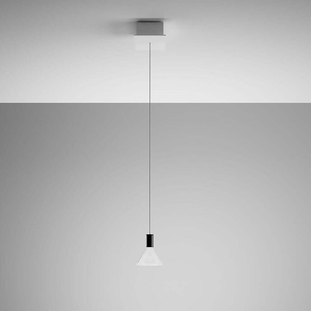 Fabbian Multispot LED-Hängeleuchte Polair eckig mit transparenter Glasdiffusor und schwarzem Rahmen.