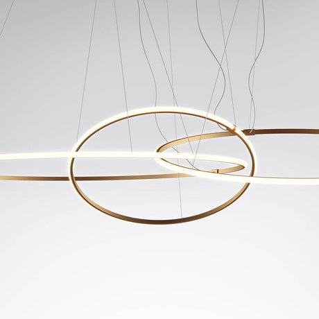 Fabbian Olympic LED-pendellampe med 3 lyskilder med moderne design og hvitlakkert aluminium.