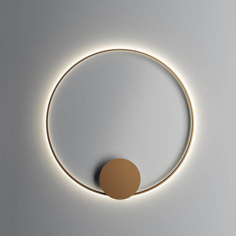 Fabbian OL LED-Væglampe Ø 108,7cm med rund afskærmning og gylden holder.