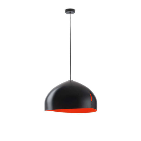 Suspension Fabbian Oru Big en noir avec intérieur rouge, élégante lampe suspendue pour un design d’intérieur moderne.