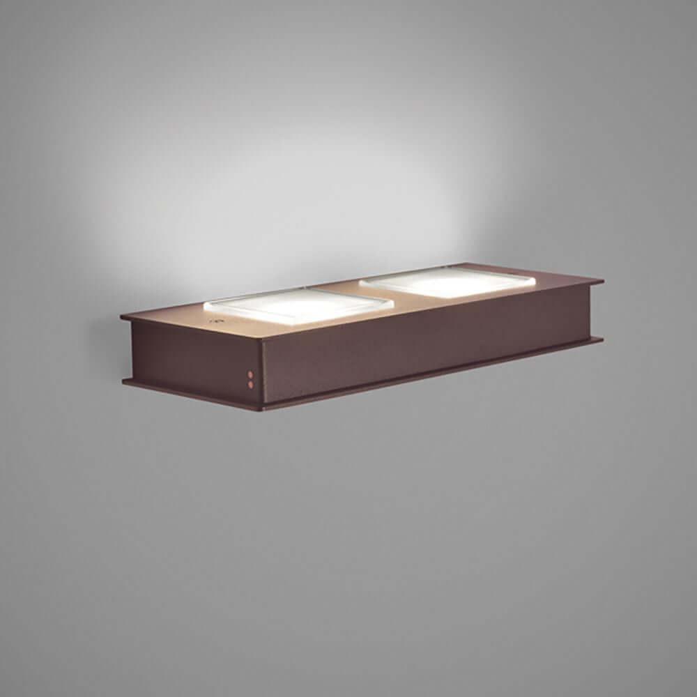 Fabbian Quarter LED-Wandleuchte rechteckig 2-flammig in brünierter Oberfläche, ideal für Flure und Schlafzimmer.