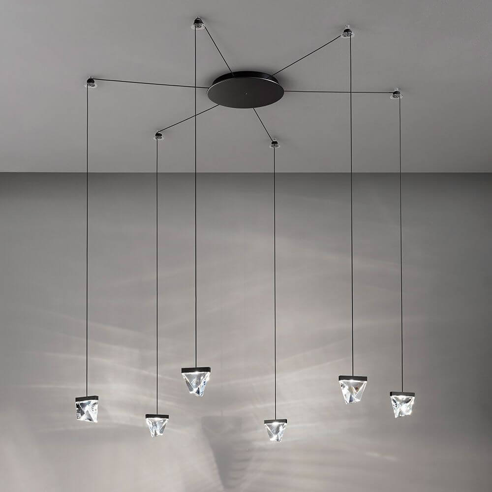 Fabbian Tripla LED-Hängelampe 9-flammig in modernem Design mit mehreren hängenden Leuchten.