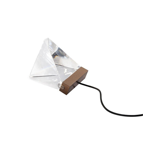 Fabbian Tripla LED-bordlampe i moderne design med klare og funksjonelle former.
