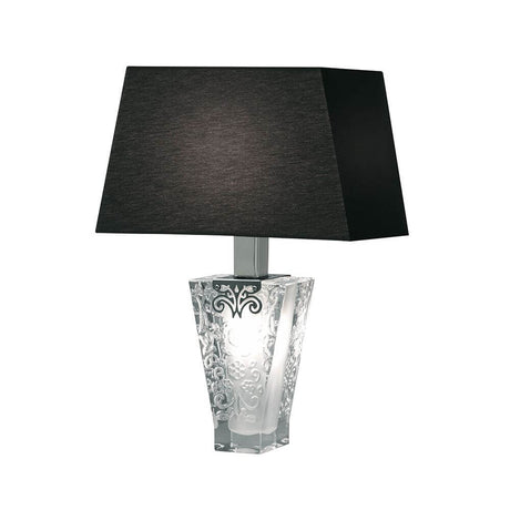 Fabbian Vicky bordlampe med elegant design og unike lyseffekter på bordet.