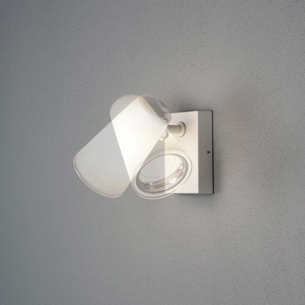 Fano Außen Wandstrahler mit verstellbarem Kopf in Weiß an einer Wand montiert.