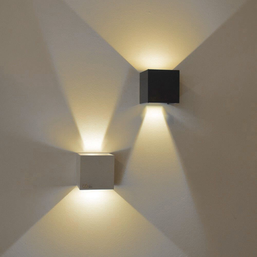 s.luce Farbfilter Multicolor passend zu Ixa an einer Wand mit einzigartigen Lichtakzenten.