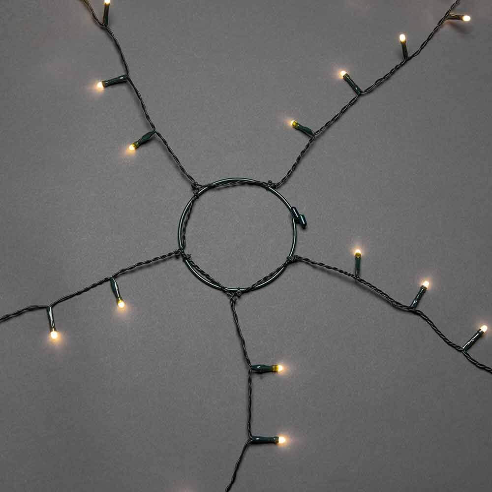 Feierlicher LED Baummantel mit Befestigungsring IP20 in einem Bild mit Lichtern und Befestigungsring.