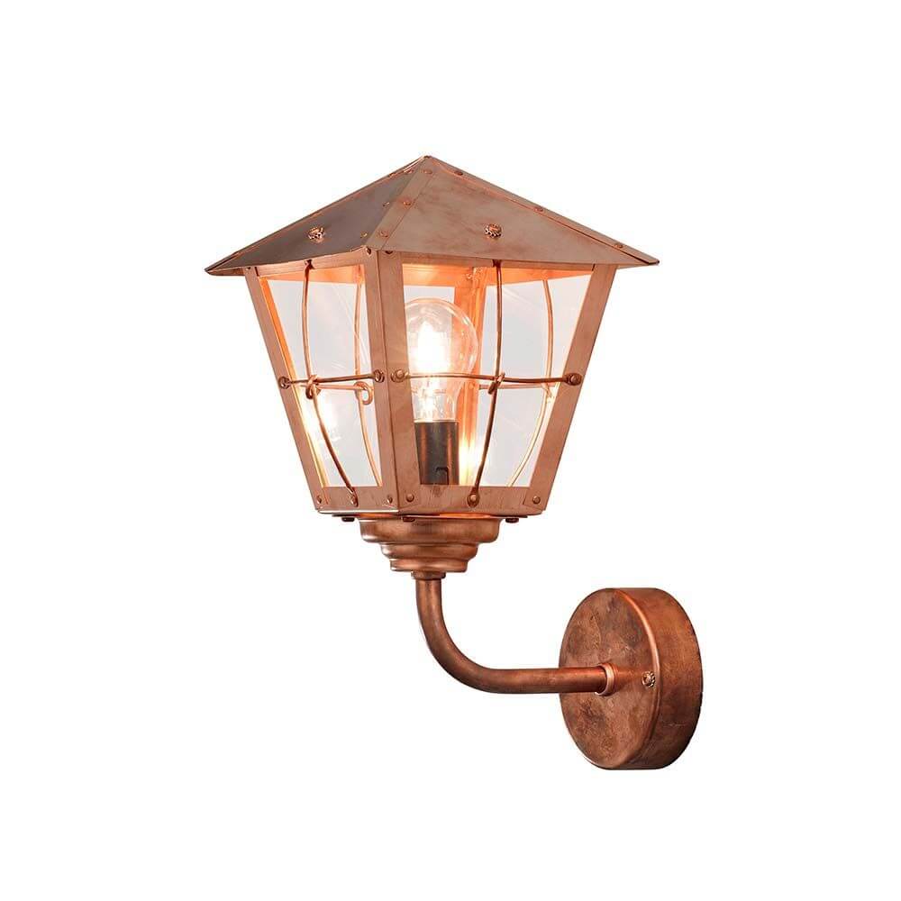 Fenix utendørs vegglampe i akrylglass i kobber, montert på en vegg, med varmt lys i moderne design.