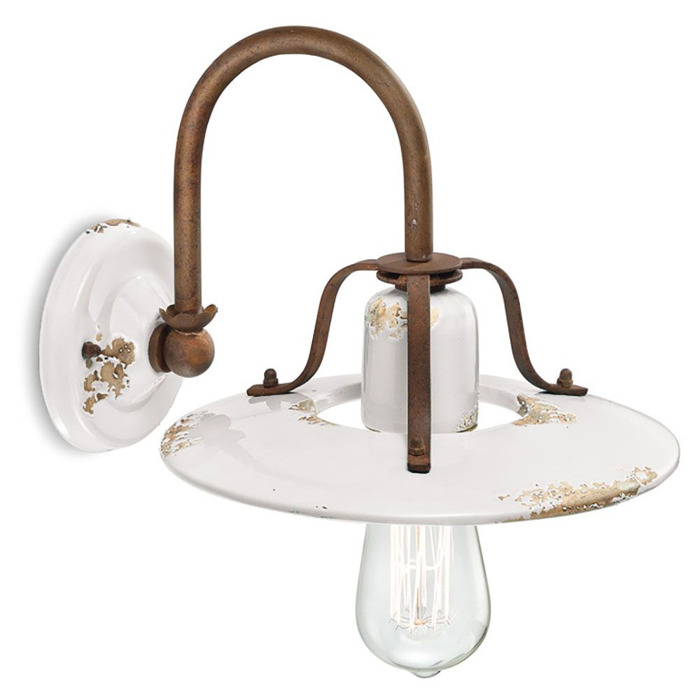 Retro-Wandlampe Country von Ferroluce in Weiß mit braunem Metallelement, ideal für Wohnräume.