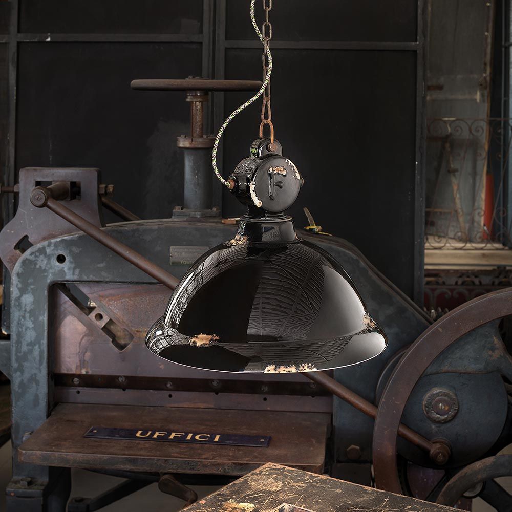 Ferroluce Industrial Keramik-Hängeleuchte in Schwarz, handgemacht, ideal für modernes Wohnambiente und vielseitigen Einsatz.