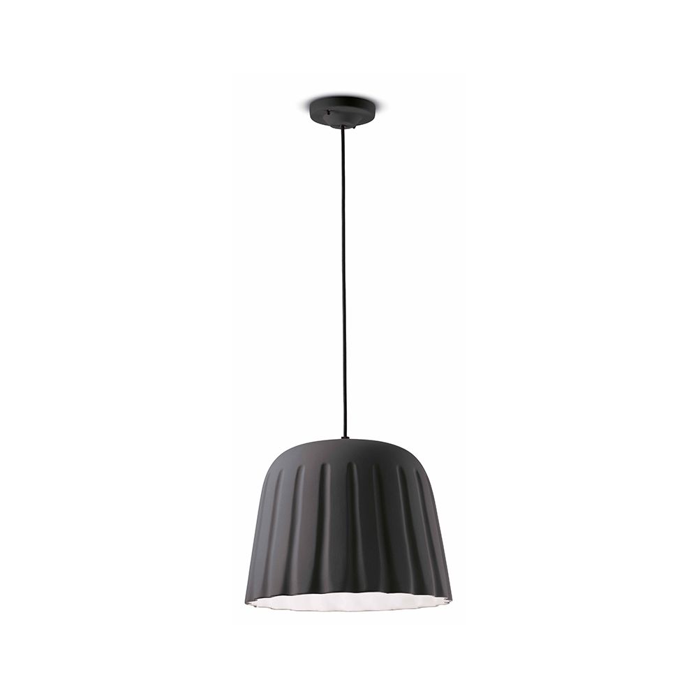 Ferroluce Madame Gres L Hängeleuchte in elegantem Schwarz mit geschwungener Form und modernem Design.