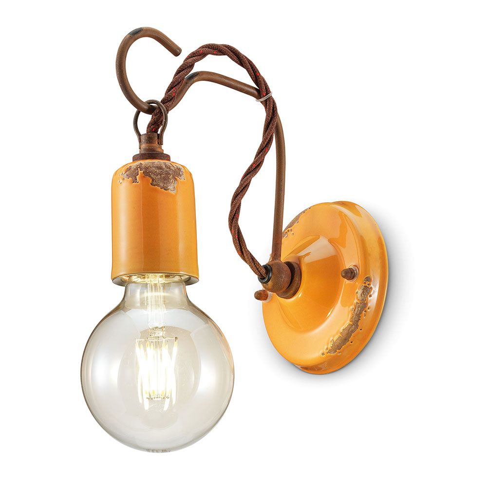 Ferroluce Vintage Wandleuchte mit industriellem Design und warmem Licht.