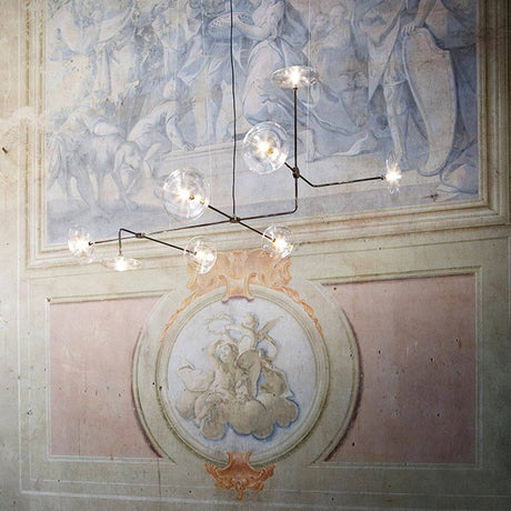 Essenza Hängelampe Brosilikatglas Flach in eleganter Umgebung mit historischen Wandmalereien.