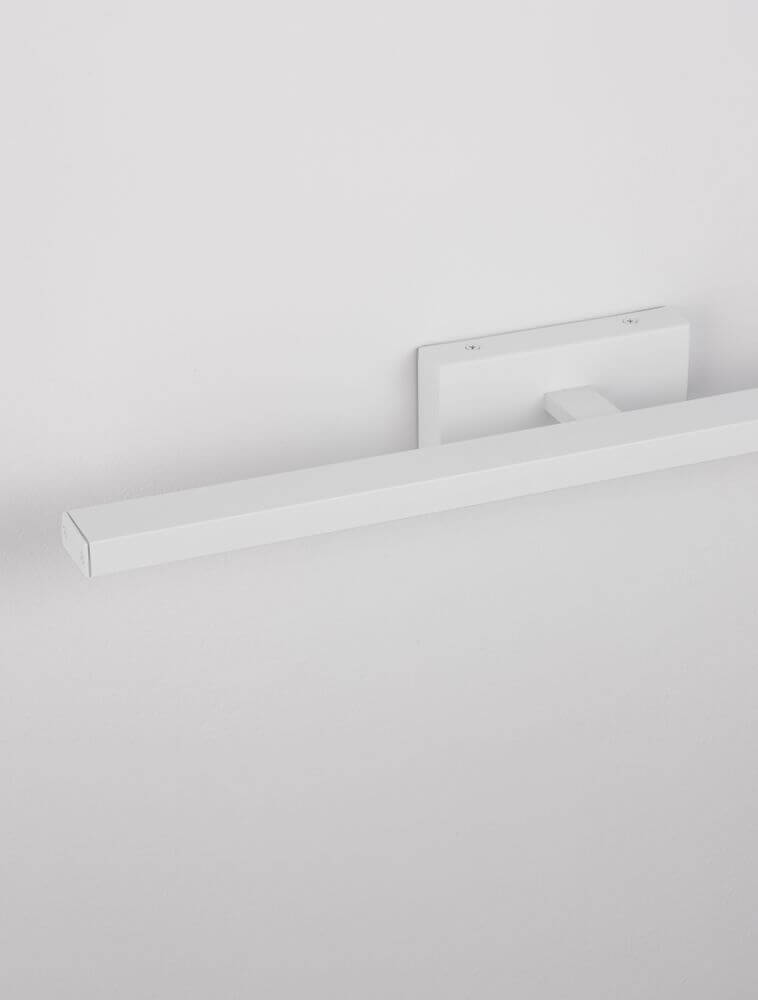 Flat LED Wandleuchte 3000K IP44 - moderne Wandbeleuchtung mit schickem, spritzwassergeschütztem Design.
