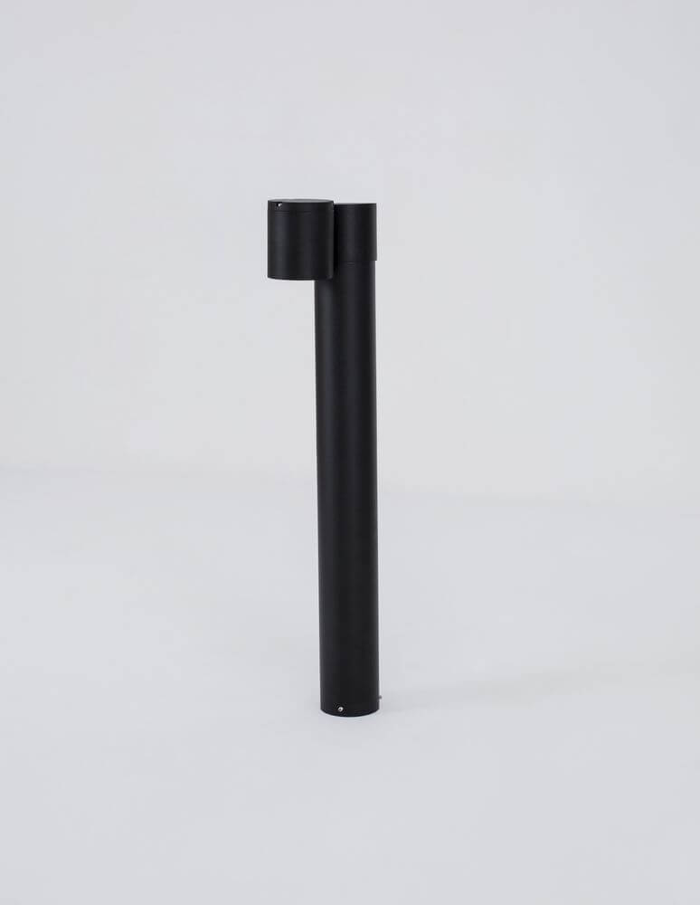 Focus Außenwegeleuchte Schwarz IP54 auf weißem Hintergrund, modernes Design für Außenbereiche.