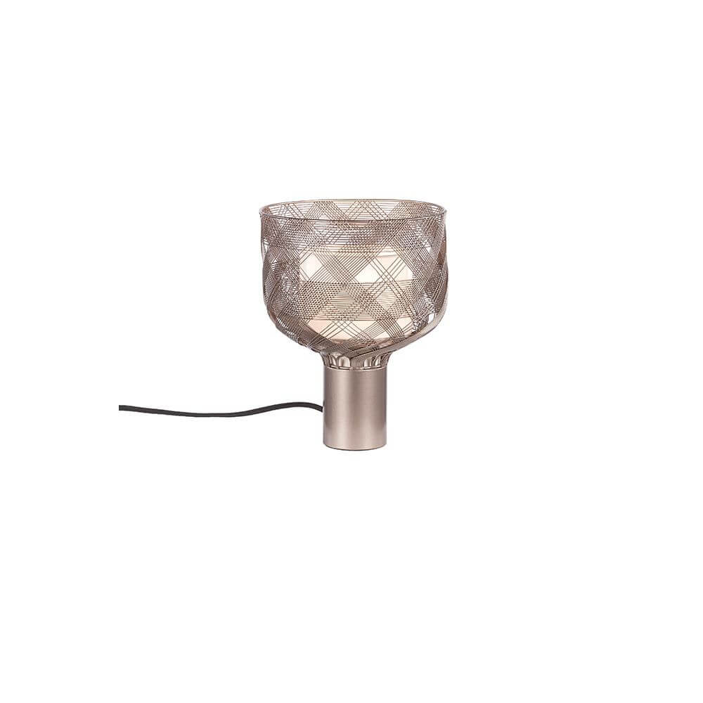 Forestier Antenna Tischleuchte mit geometrischem Design und metallischem Maschengewebe.