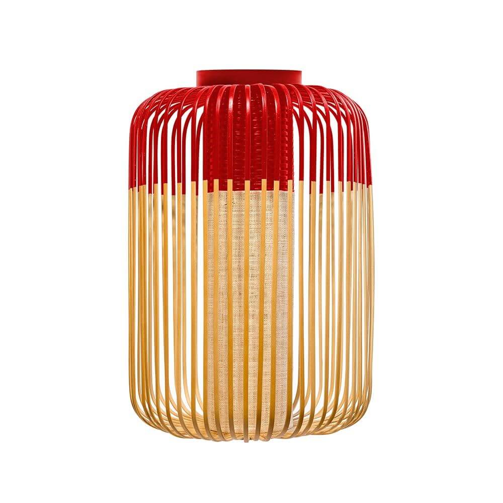 Forestier Bamboo Light Wand- & Deckenleuchte mit rotem und natürlichem Bambusdesign.