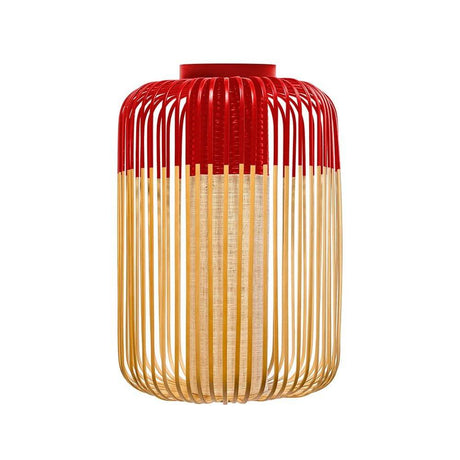 Forestier Bamboo Light Wand- & Deckenleuchte mit rotem und natürlichem Bambusdesign.