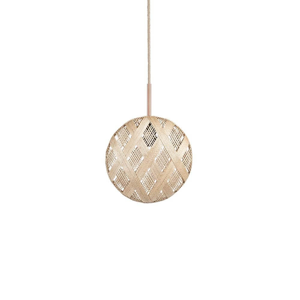Forestier Hängeleuchte Chanpen Diamond mit kreisrundem Lampenschirm aus Abacá in natürlichem Design.