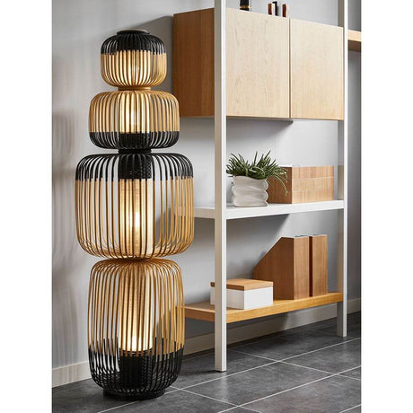 Forestier Kombi-Stehleuchte Bamboo Totem 4-flammig in modernem Design mit gewebtem Diffusor und schlanker Basis.