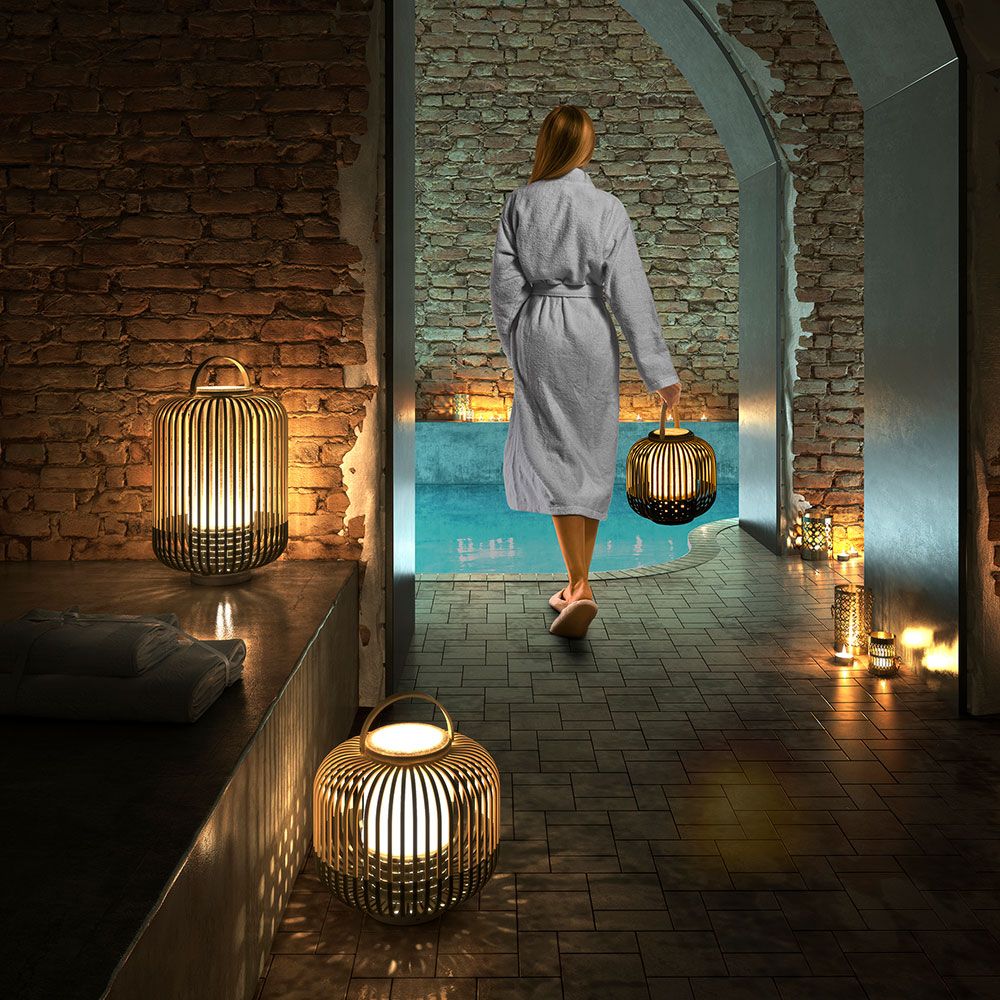 Forestier LED Akku-Bodenleuchte Take A Way IP66 im Außenbereich, stimmungsvolle Beleuchtung bei Nacht.