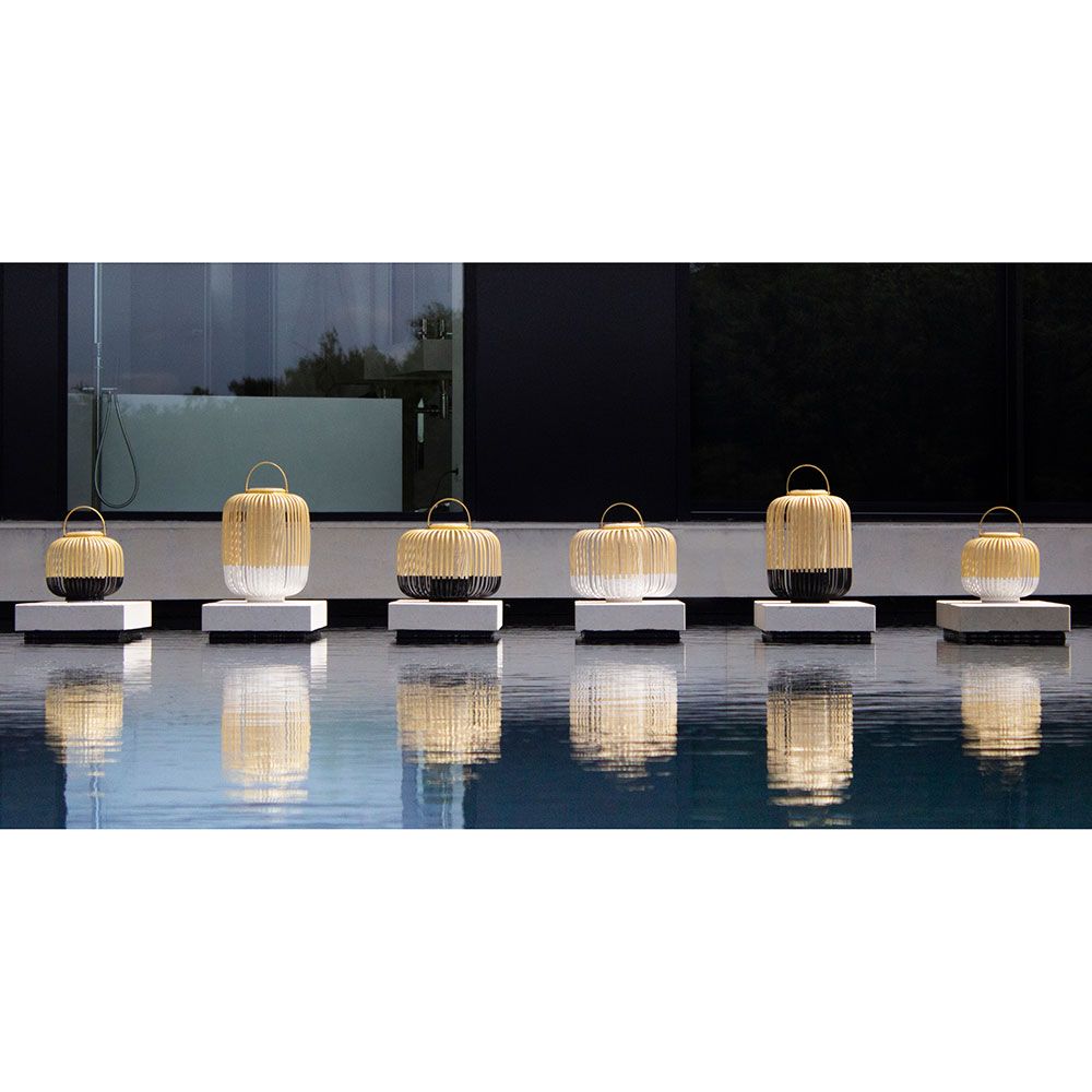 Forestier LED Akku-Bodenleuchte Take A Way IP66 in modernem Außenbereich, stilvolle Beleuchtung am Pool.