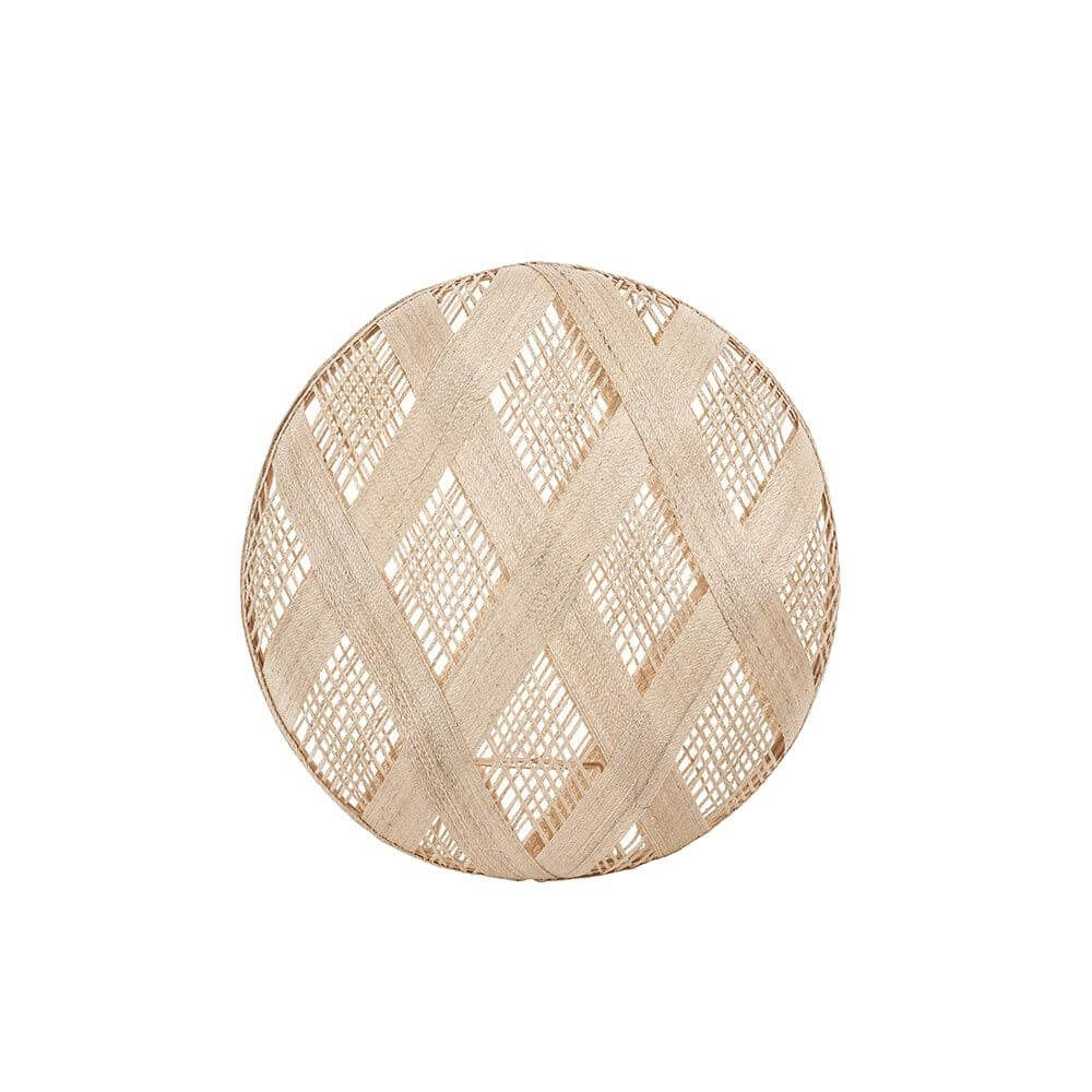 Forestier Lampenschirm Chanpen Diamond in runder Form aus natürlichen Materialien gefertigt.