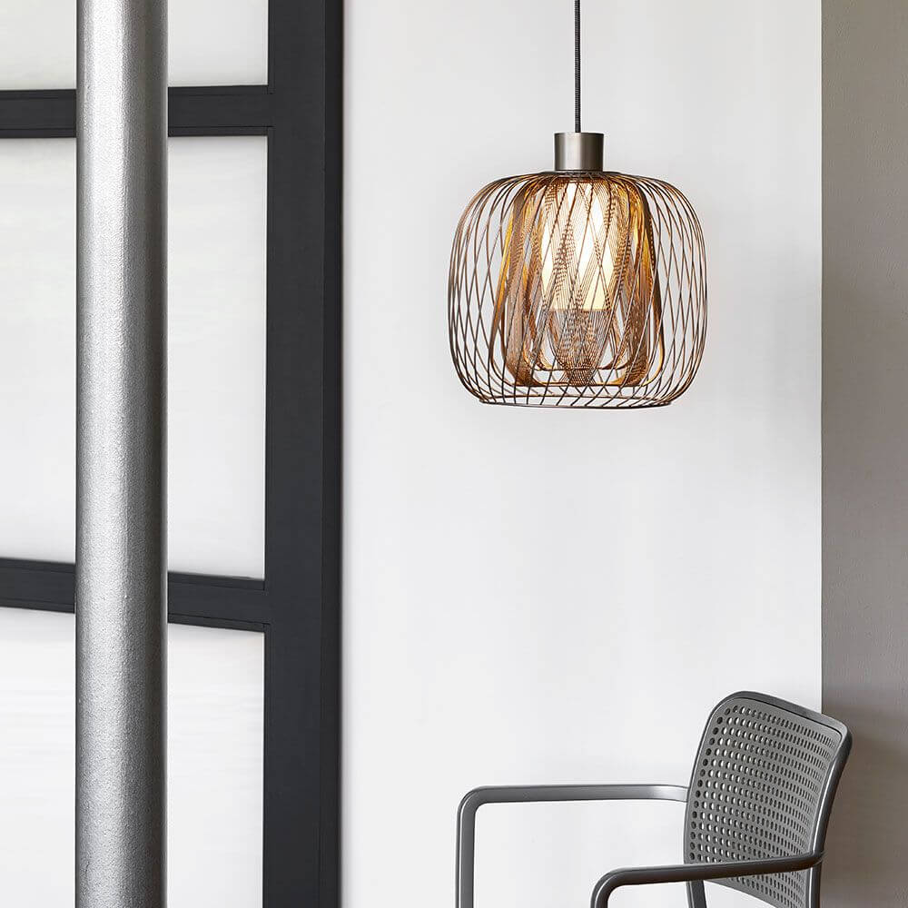 Forestier Pendelleuchte Bodyless in modernem Design, gewebtes Metall und weißer Diffusor für sanftes Licht.