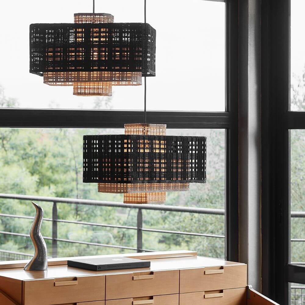 Forestier Pendelleuchte Matrix in modernem Raum mit natürlichem Licht und stilvollem Design.