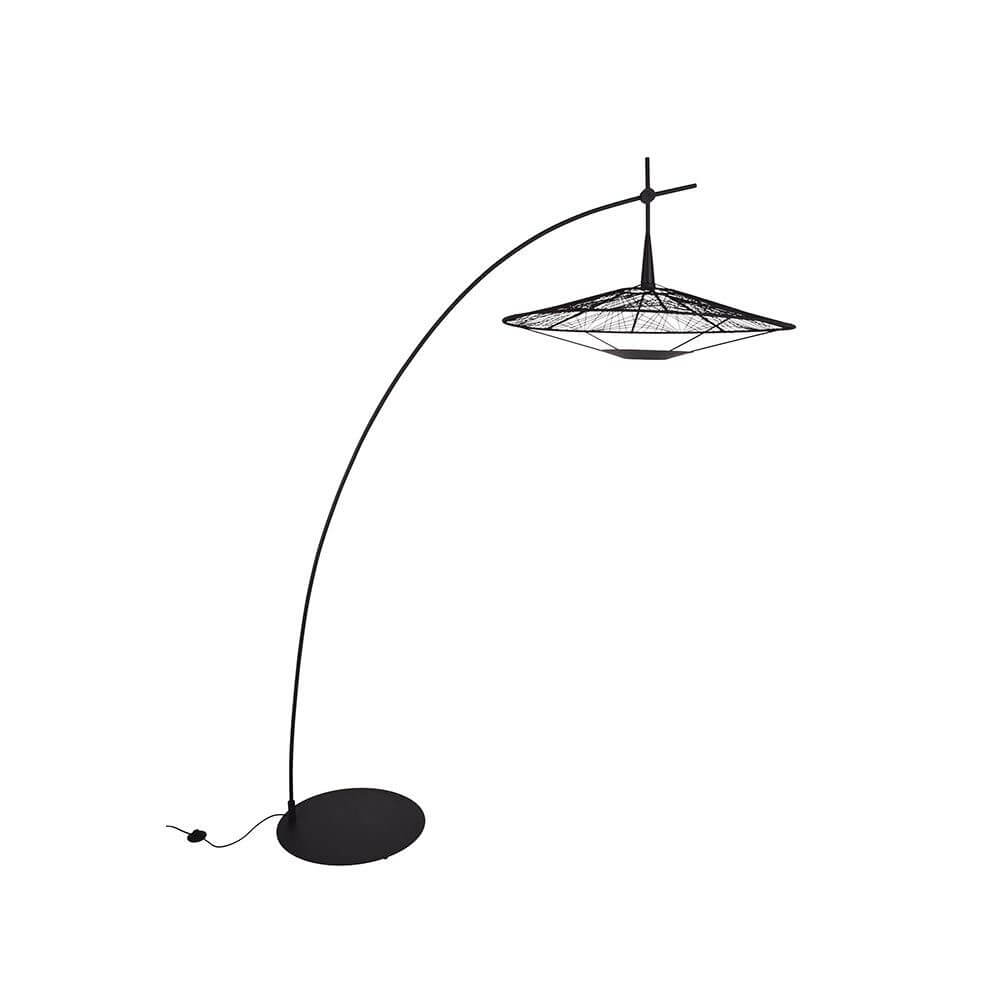 Forestier Stehlampe Carpa mit Trittschalter in modernem Design als Bogenlampe.