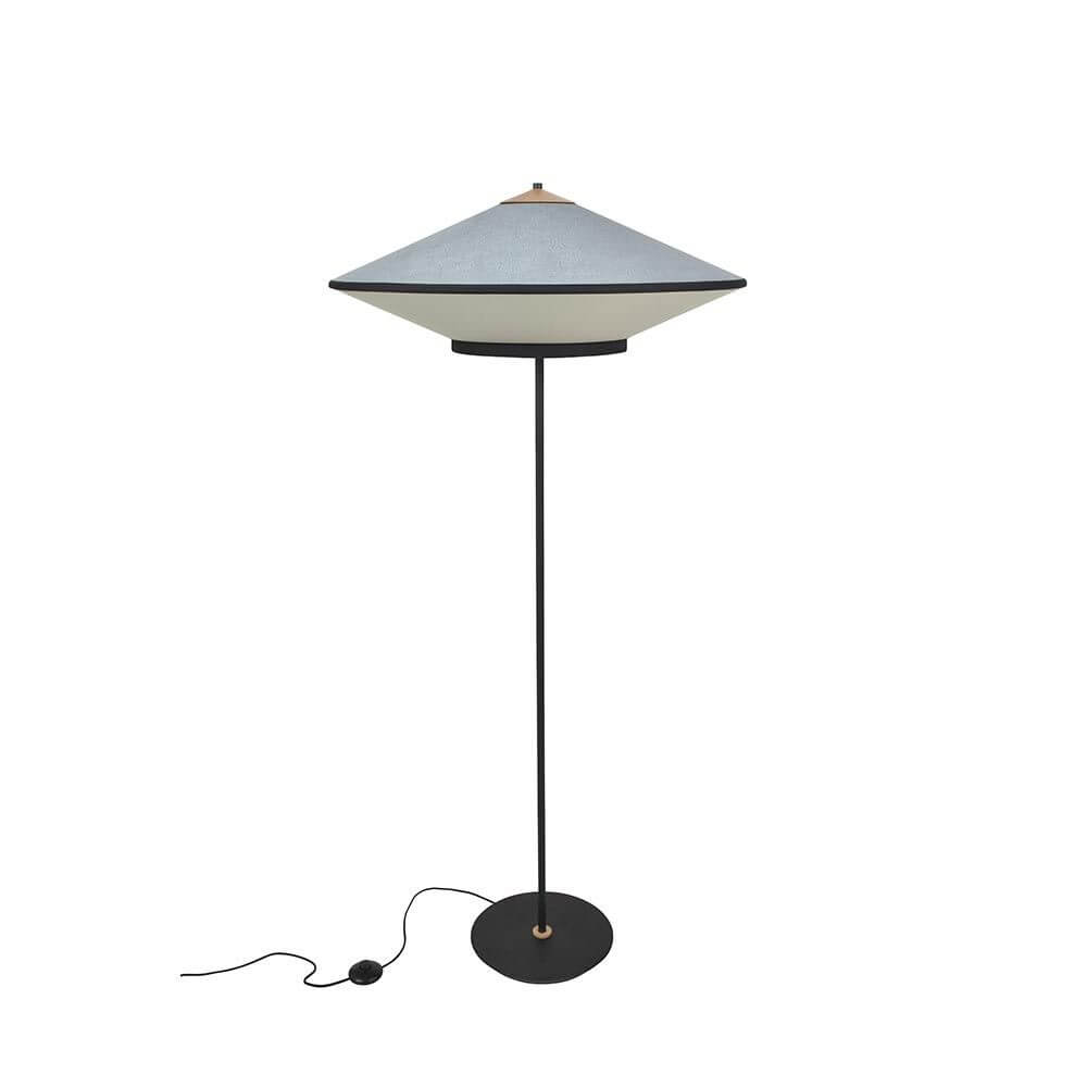 Forestier Stehlampe Cymbal 150cm im Glamour-Stil mit schlichten Linien und luxuriösem Velours.
