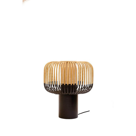 Forestier Tischlampe Bamboo Light im modernen Zen-Look mit Bambus und schwarzem Sockel.