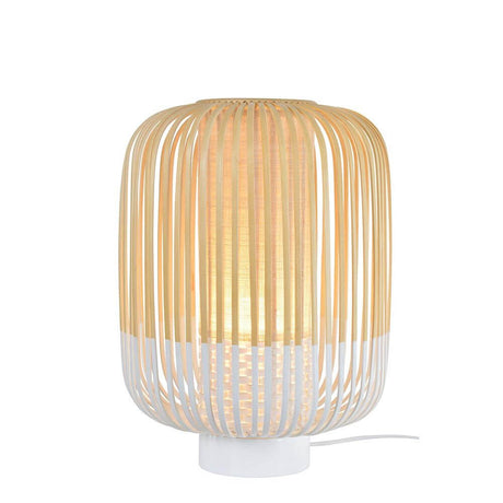 Forestier Tischlampe Bamboo Light mit natürlichem Bambusdesign und sanfter Beleuchtung.