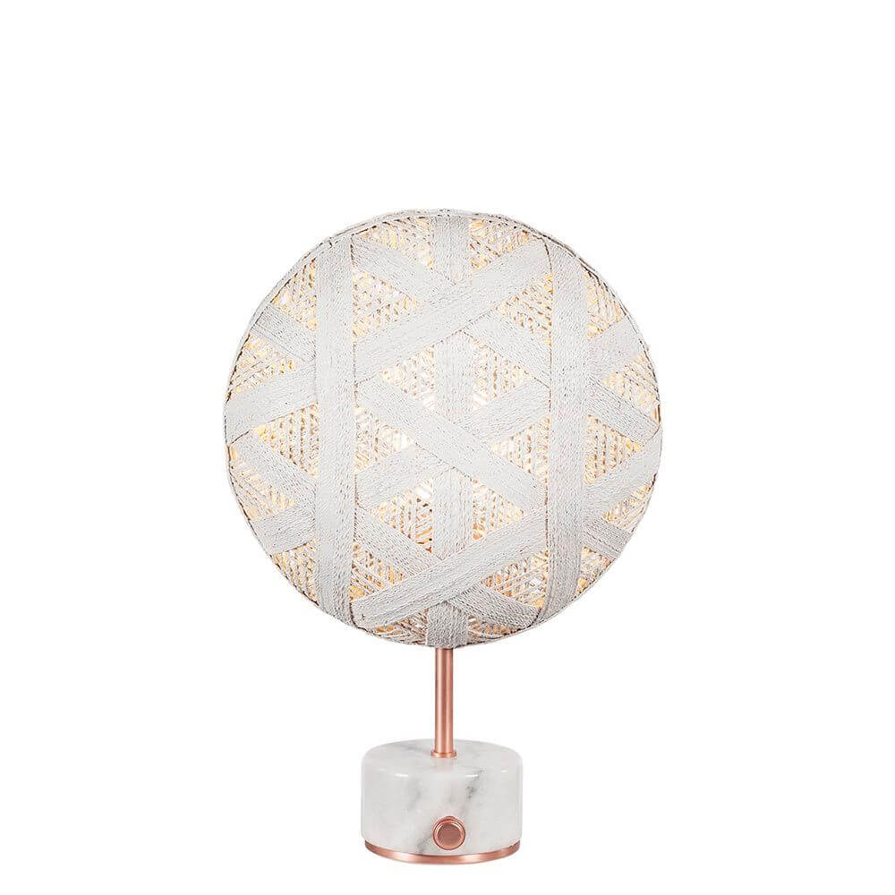 Forestier Tischlampe Chanpen Hexagonal mit rundem Schirm und marmoriertem Fuß, gemütliches Licht für jeden Raum.