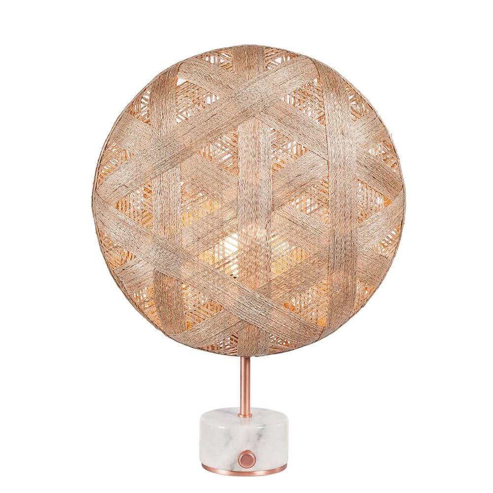 Forestier Tischlampe Chanpen Hexagonal mit rundem Hanfschirm und marmoriertem Fuß.