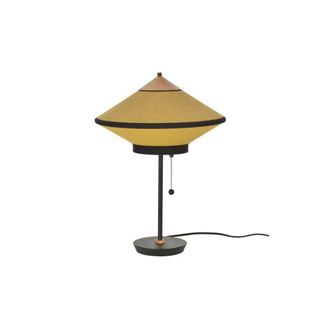 Forestier Tischlampe Cymbal mit Zugkabel, moderne Lampe in gelber Farbe mit einzigartigem Schirmdesign.