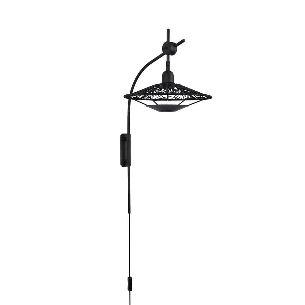 Forestier Wandleuchte Carpa mit Schalter in modernem Design mit eckigem Metallrahmen und Garnverbindung.