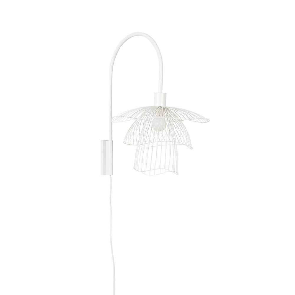 Forestier Wandleuchte Papillon 47cm mit leichtem, poetischen Design und rundem Ablagebrett.