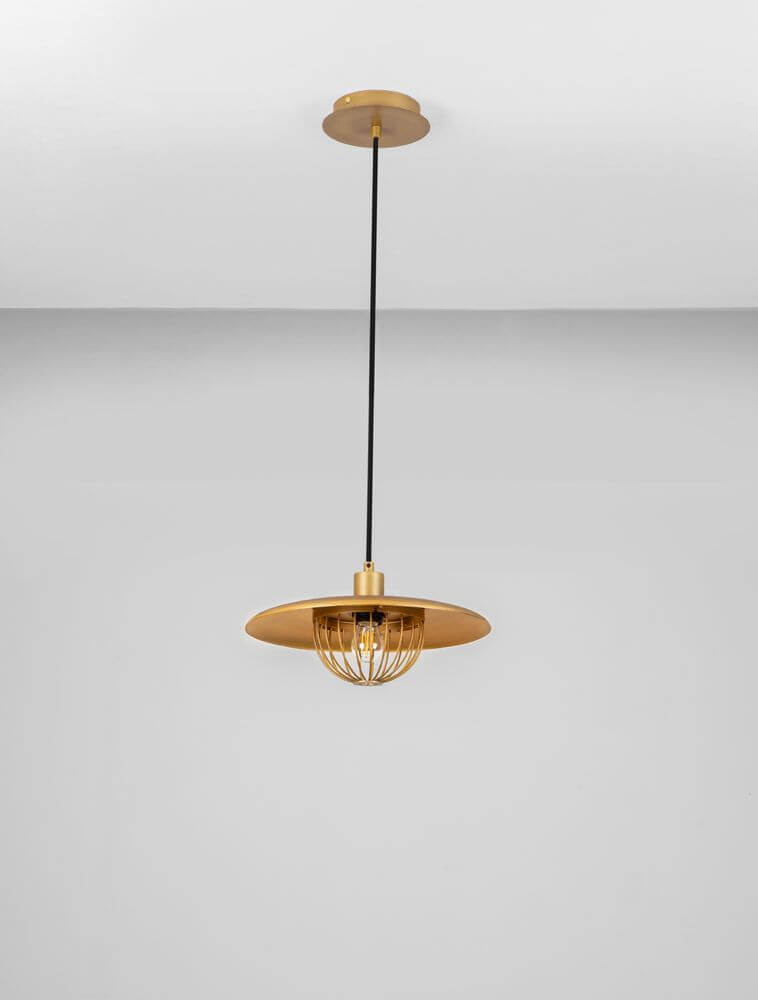Fox Pendelleuchte Ø 33cm in modernem Design mit goldfarbenem Metallkörper und E27-Lampensockel.