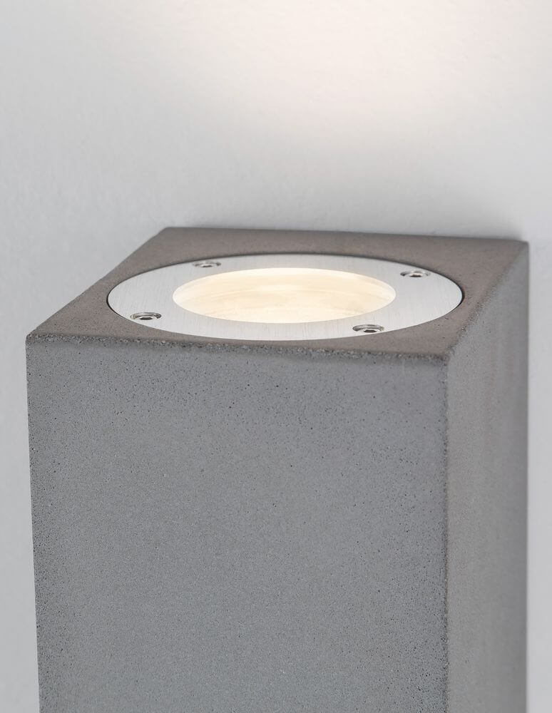 Fuento Außenwandleuchte H 18cm Beton IP65 mit modernem Design und Beton-Gehäuse.