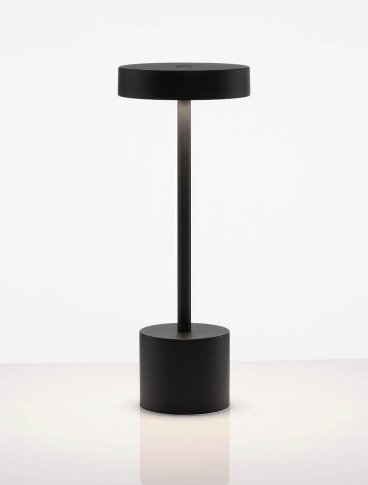 Fumo LED Außentischleuchte 3000K IP54 in elegantem schwarz, minimalistisches Design mit robustem Aluminium.