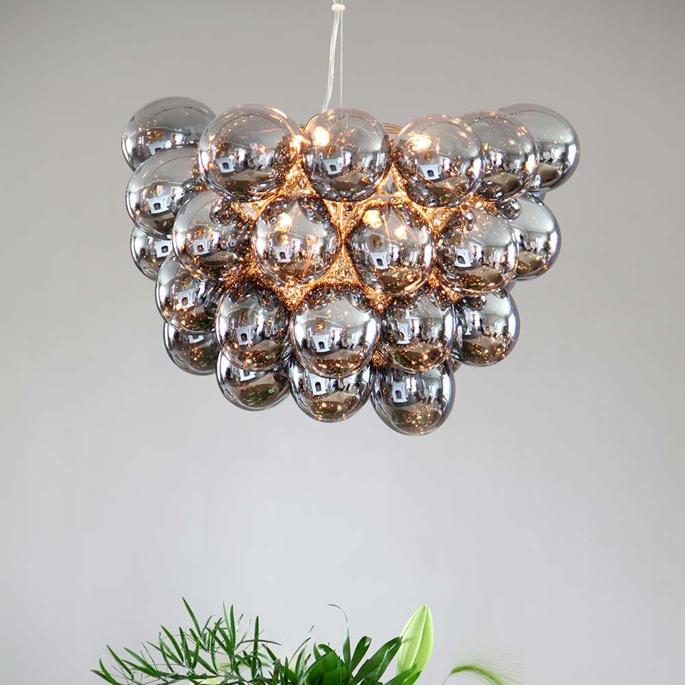 Riesige Glas Hängeleuchte Groß Ø 50cm Rauchgrau, elegante Pendelleuchte aus Glaskugeln, die wie eine Lichtwolke wirken.