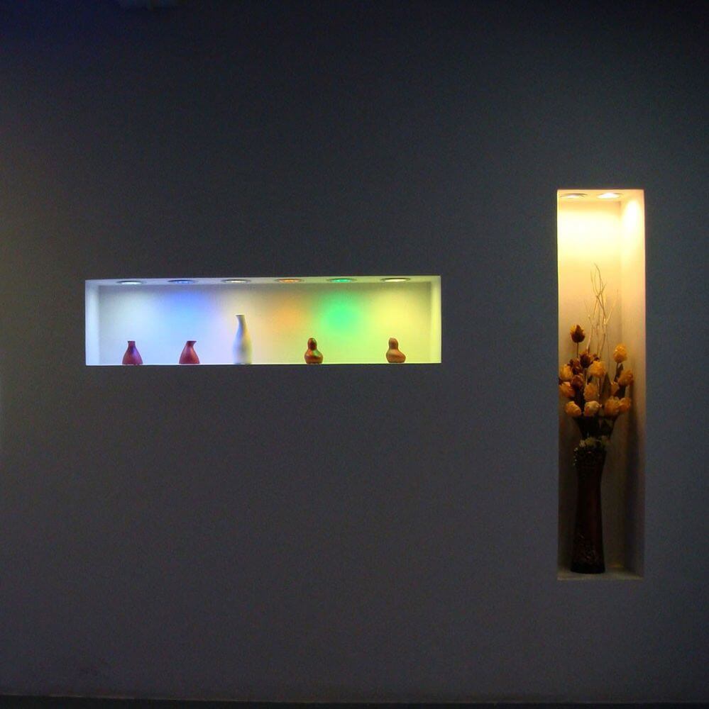 Beleuchtung mit GU10 RGBW Leuchtmitteln in Nischen, farbige Lichtakzente und Atmosphäre schaffen