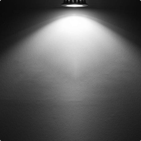 GU10 ES111 HighPower LED Leuchtmittel 75° 1400lm 4200K strahlt helles Licht an Wand