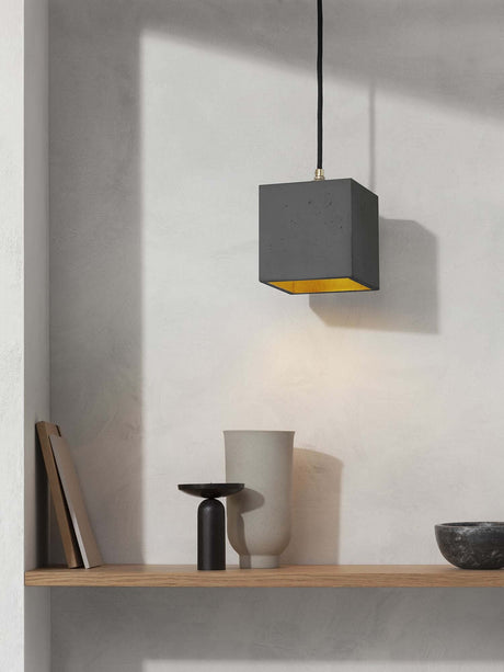 Gantlights B1 Hängelampe Beton – handgefertigte kubische Pendelleuchte aus Beton mit goldener Innenbeschichtung, regional in Brandenburg gefertigt
