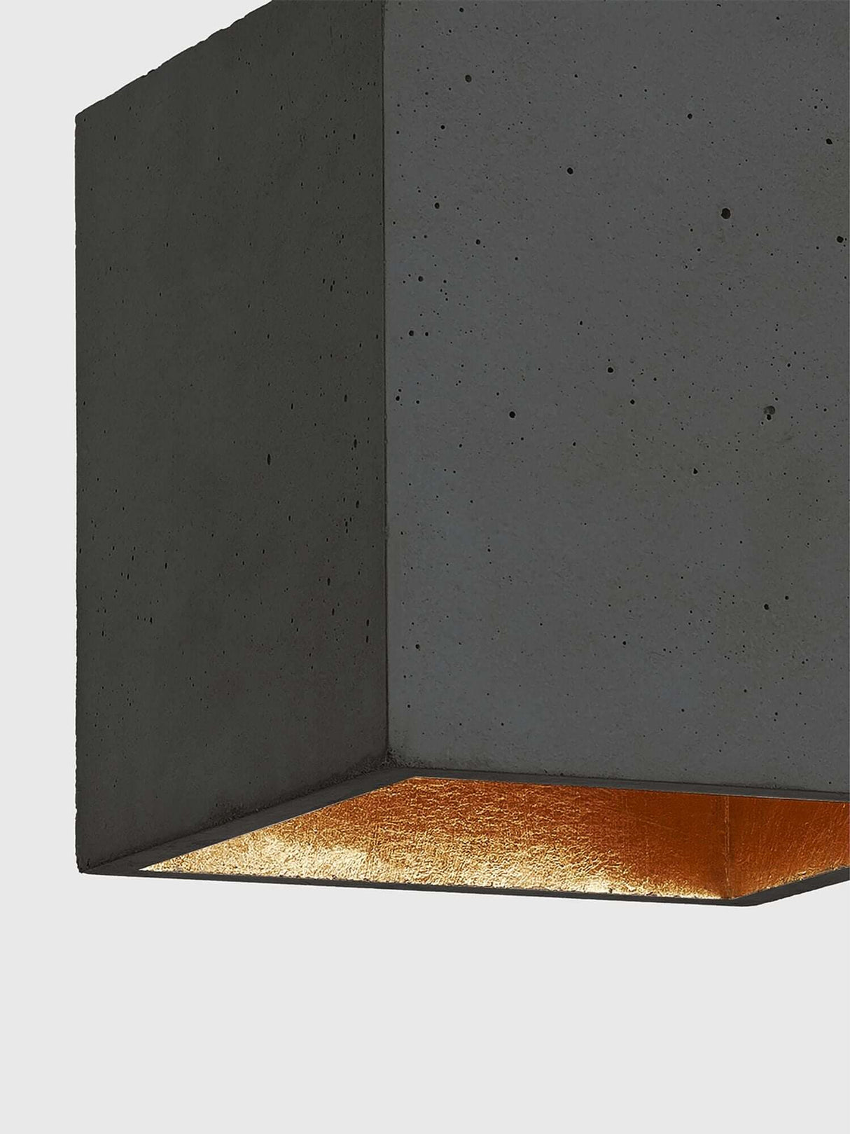 Gantlights B5 Beton Hängeleuchte mit kubischem Design, handgefertigte Betonleuchte mit Gold-Innenseite.