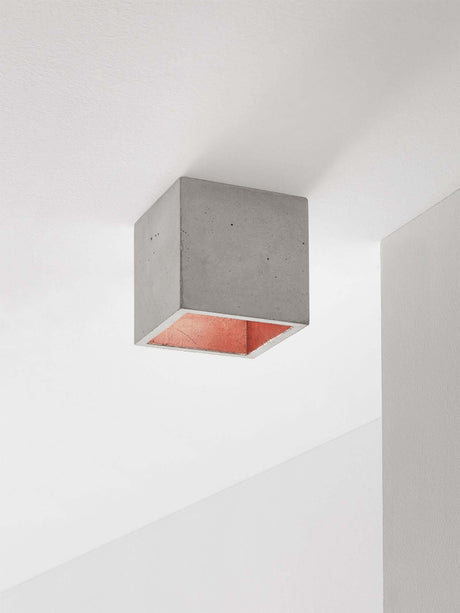 Gantlights B7 Deckenspot quadratisch dimmbar aus grauem Beton mit verkupfter Innenfläche, minimalistischer Deckenstrahler