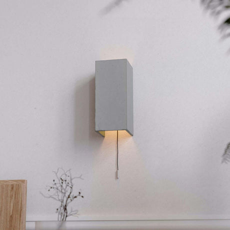 Gantlights B8 Beton Wandlampe rechteckig Up & Down aus Beton mit goldener Innenbeschichtung, minimalistisches Up-Down Wandleuchten-Design