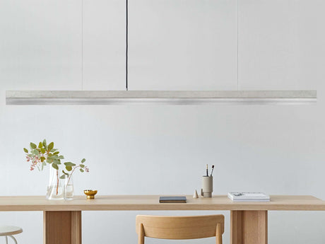 Gantlights C3 LED-Pendelleuchte dimmbar über minimalistischem Holztisch, Betonleuchte mit Kupfereinsatz, handgefertigt in Deutschland